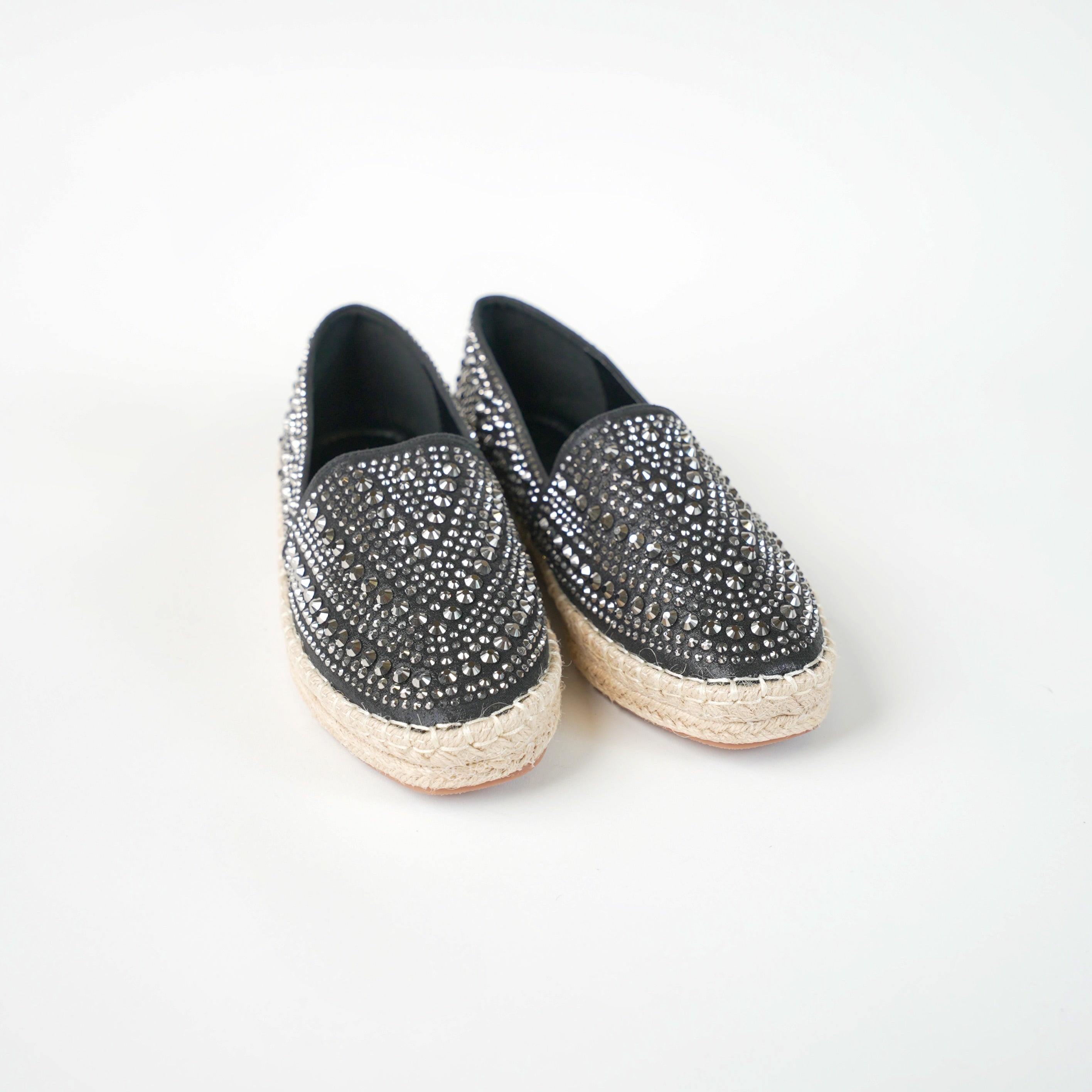 Flat shoe