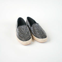 Flat shoe