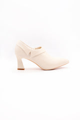 حذاء بكعب مدبب