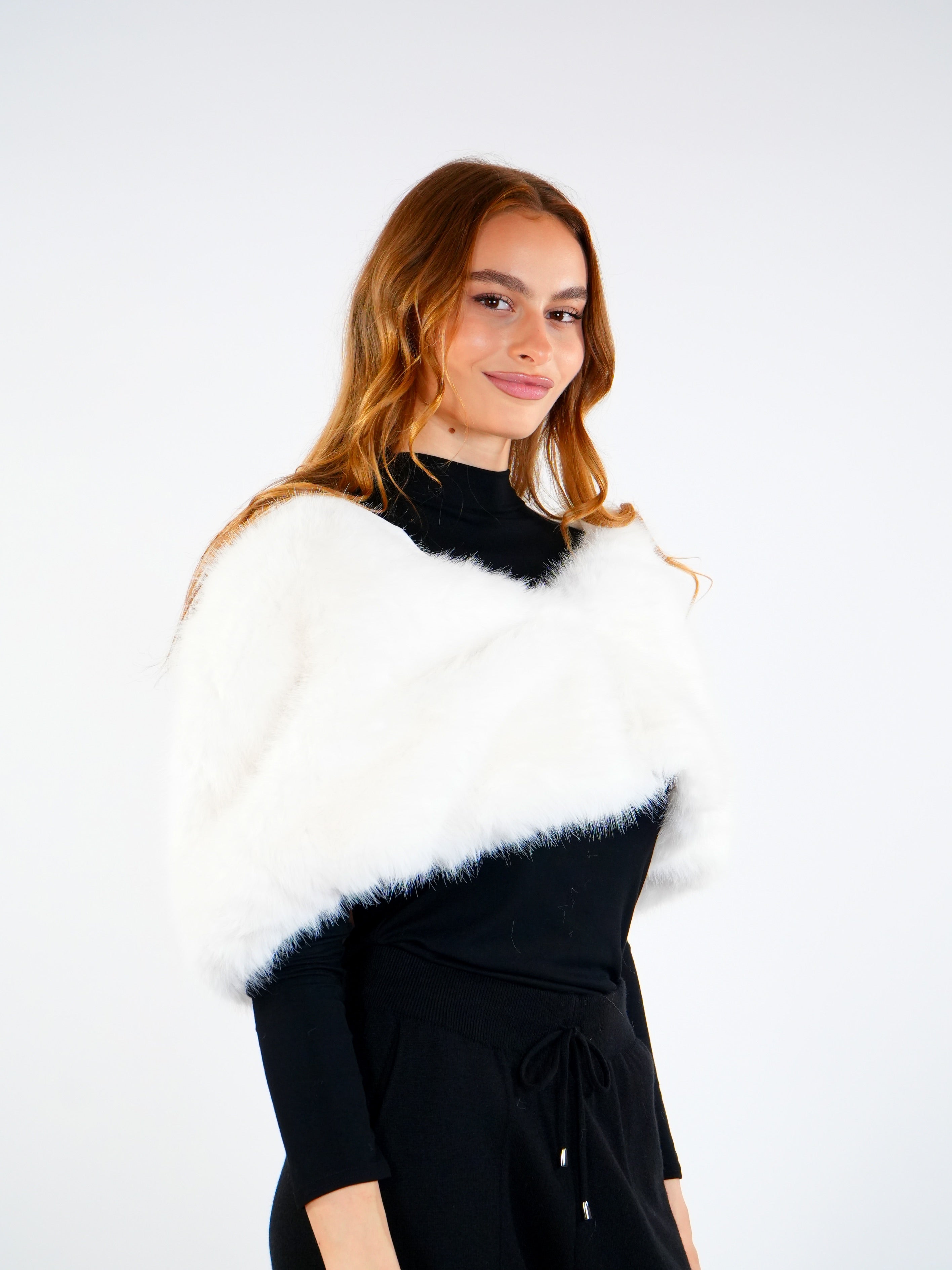 وشاح كتف من الفرو الناعم