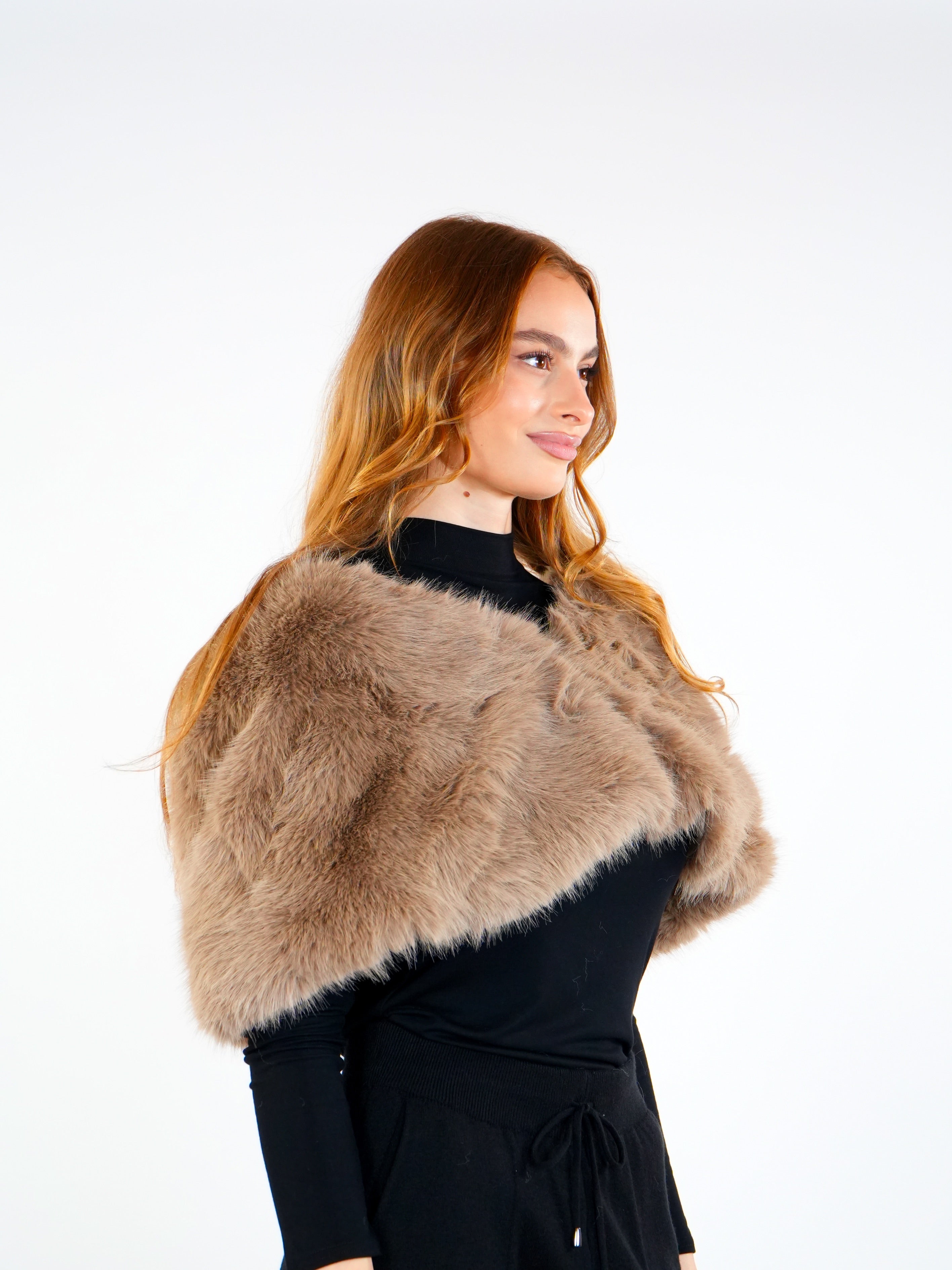 وشاح كتف من الفرو الناعم